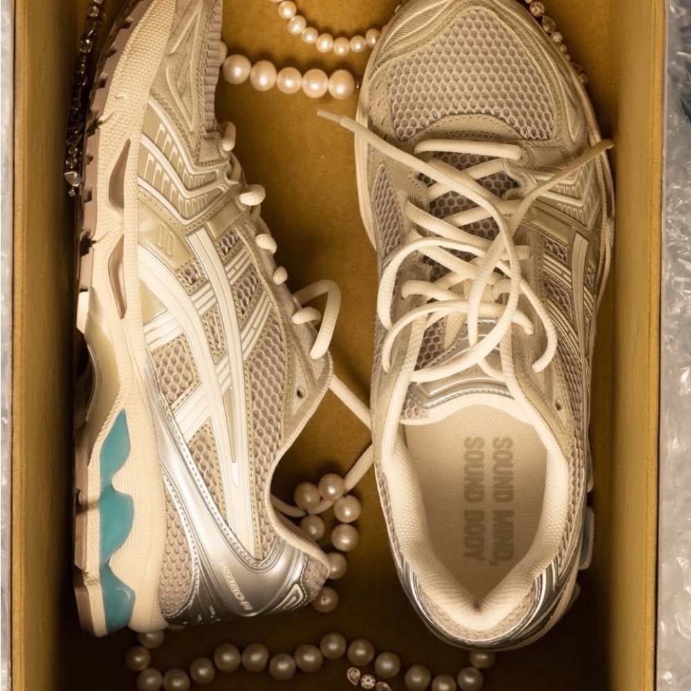 new ASICS Cream, silver and blue 8.5
